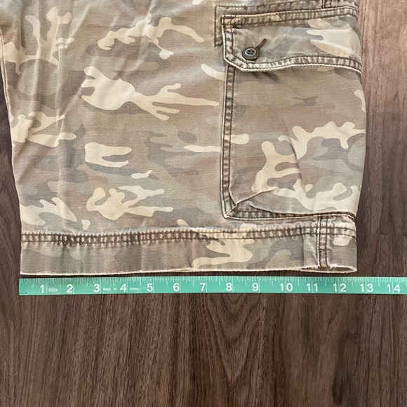 Levis Strauss Camouflage Cargo Shorts Mens Size 36 Camo Signature. - Picture 8 of 9